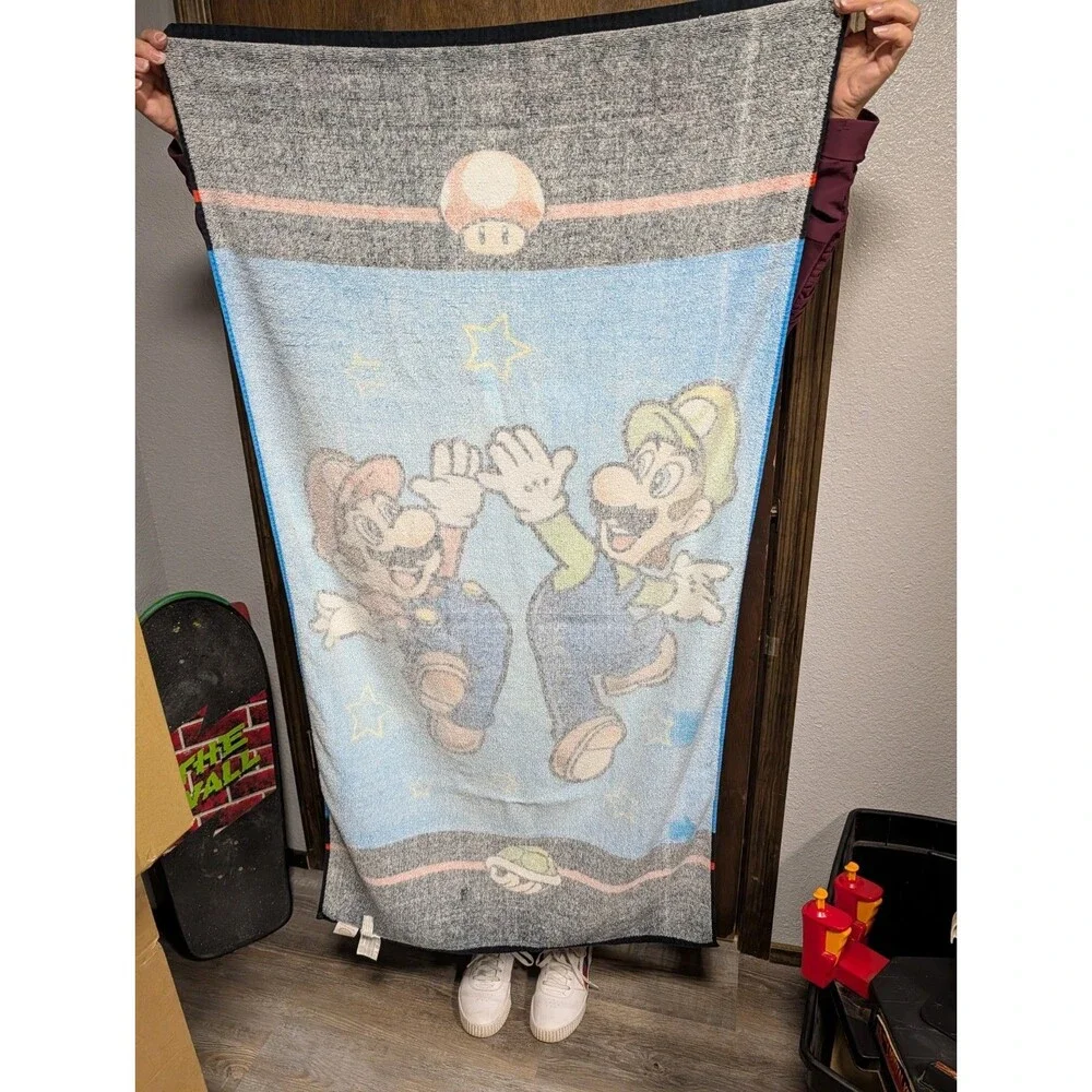 2012 Nintendo Super Mario Bros. Beach Towel Luigi Mario Red Blue Green